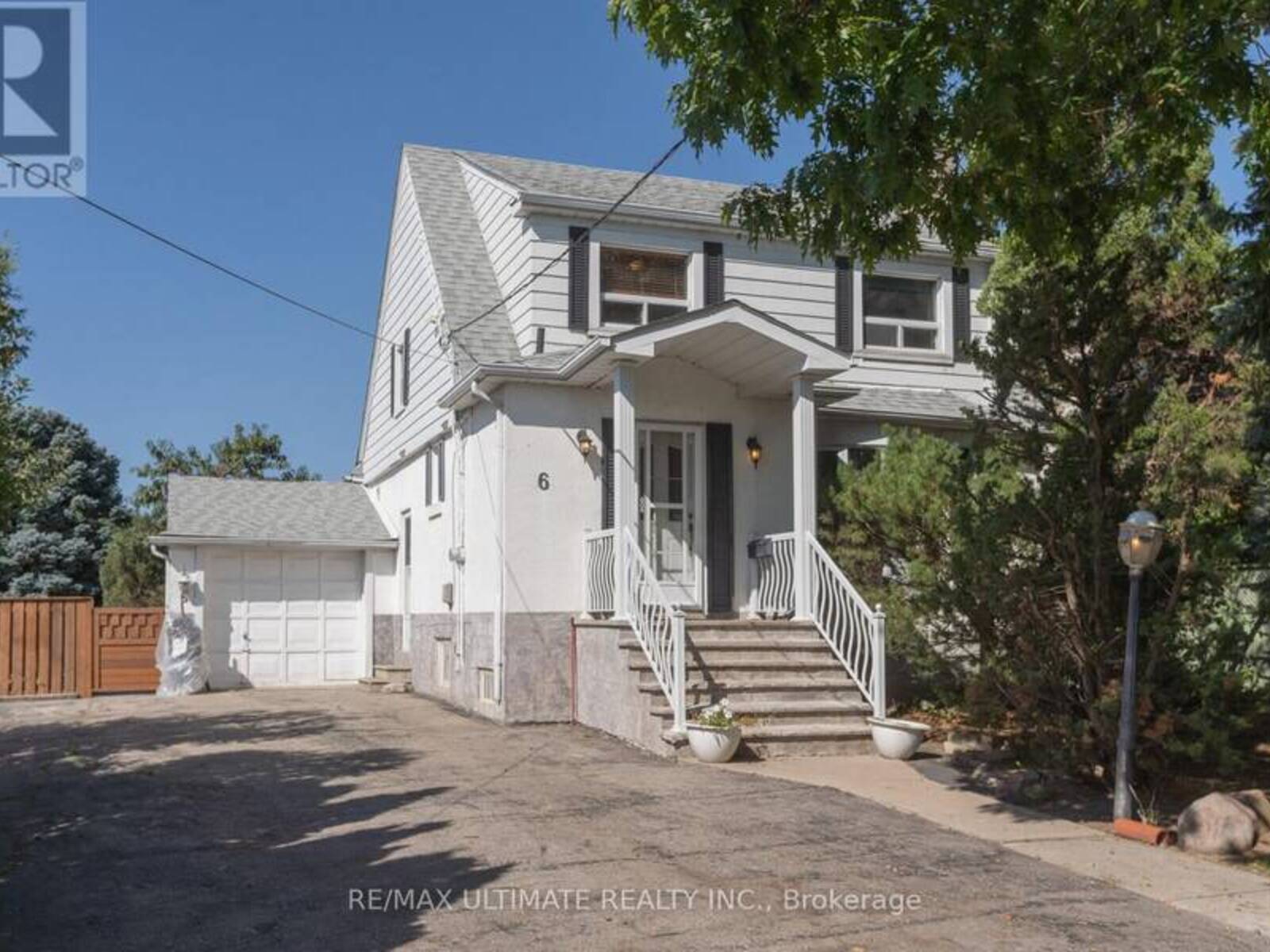 6 REDBERRY PARKWAY, Toronto, Ontario M6L 2J5