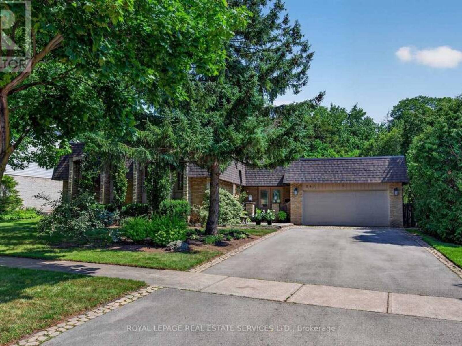 247 SPRING GARDEN ROAD, Oakville, Ontario L6L 5H5