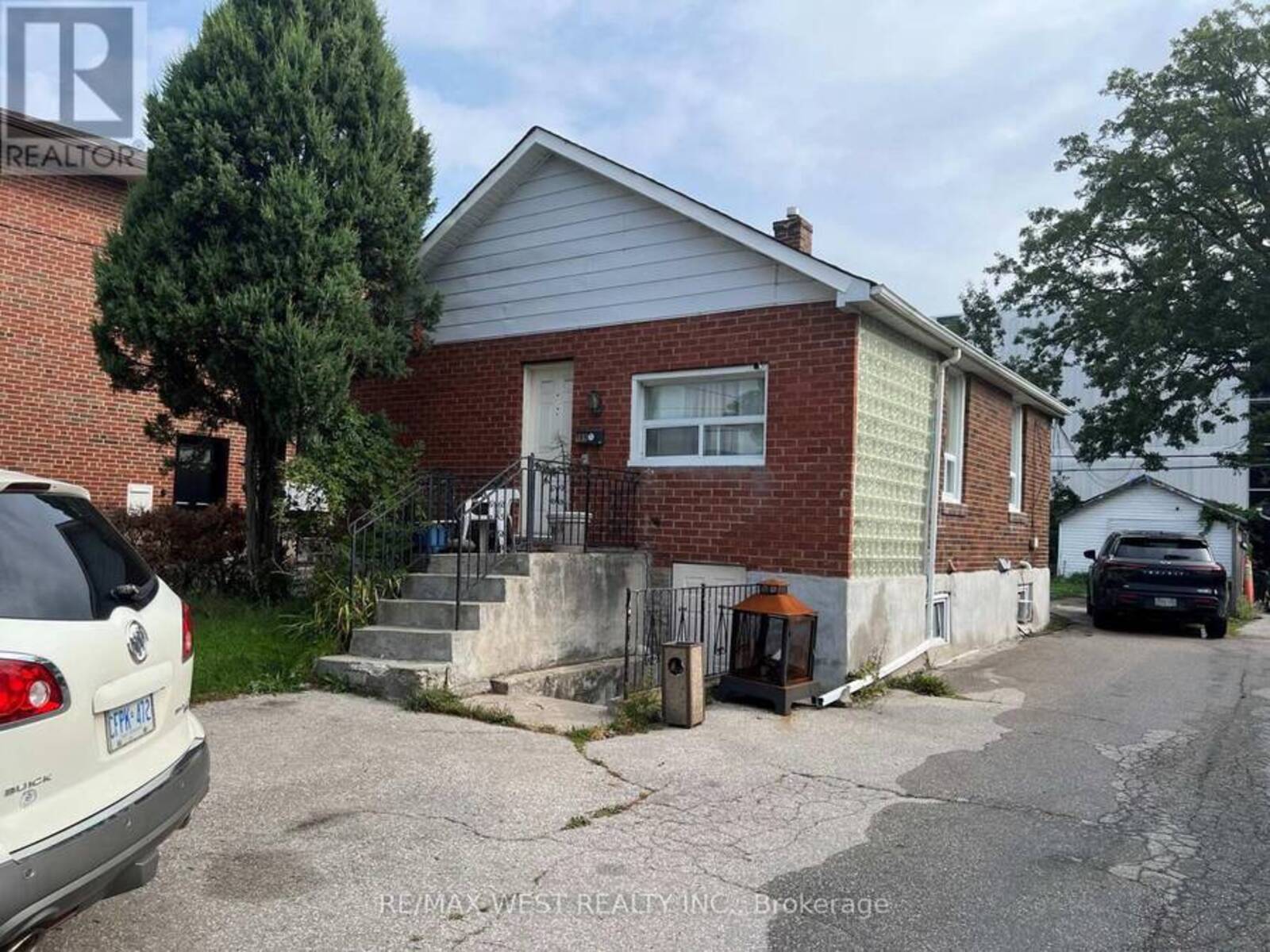 165 THIRTIETH STREET, Toronto, Ontario M8W 3C3