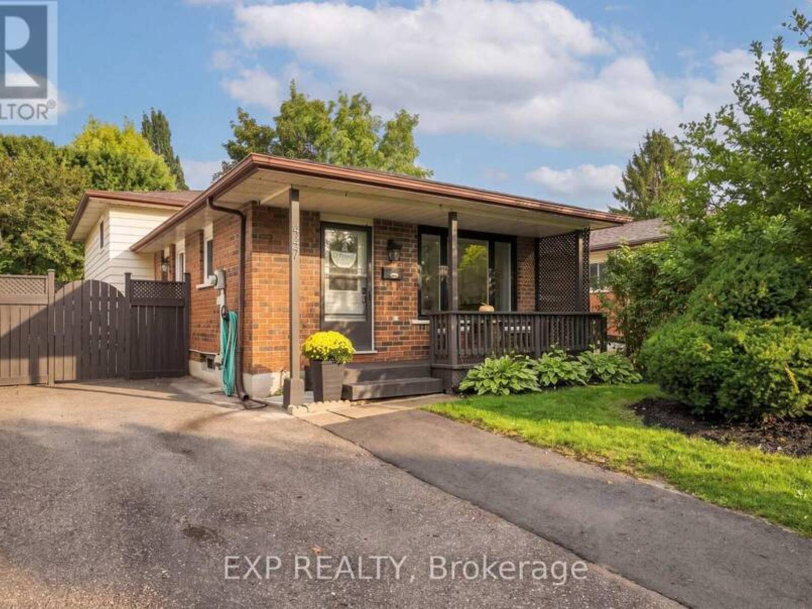 447 DRUMMERHILL CRESCENT, Waterloo, Ontario N2T 1G3