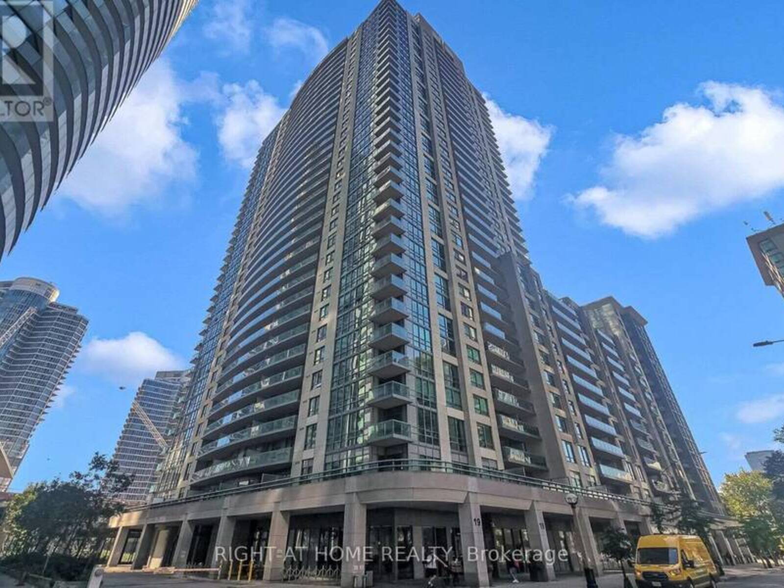 712 - 19 GRAND TRUNK CRESCENT, Toronto, Ontario M5J 3A3