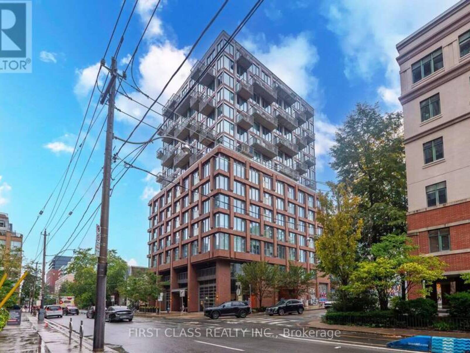702 - 2 AUGUSTA AVENUE, Toronto, Ontario M5V 0T3