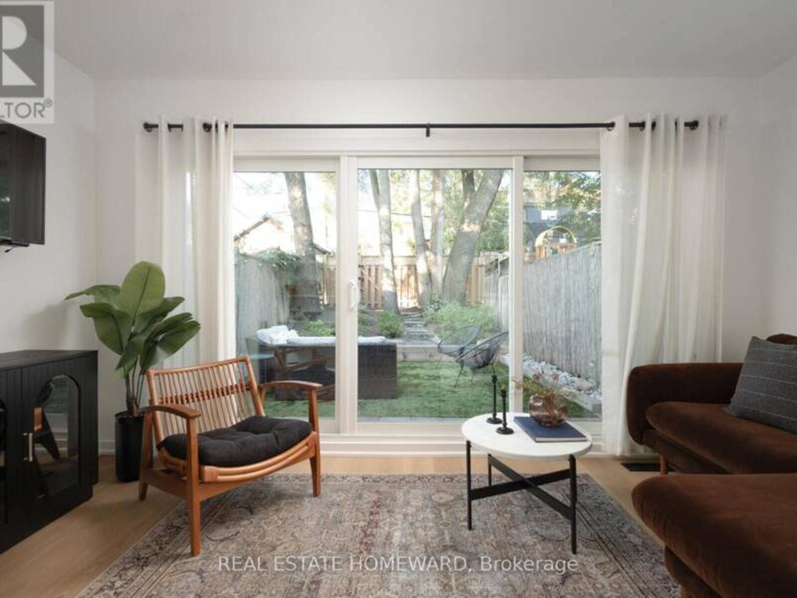 38 POUCHER STREET, Toronto, Ontario M4J 2Y9
