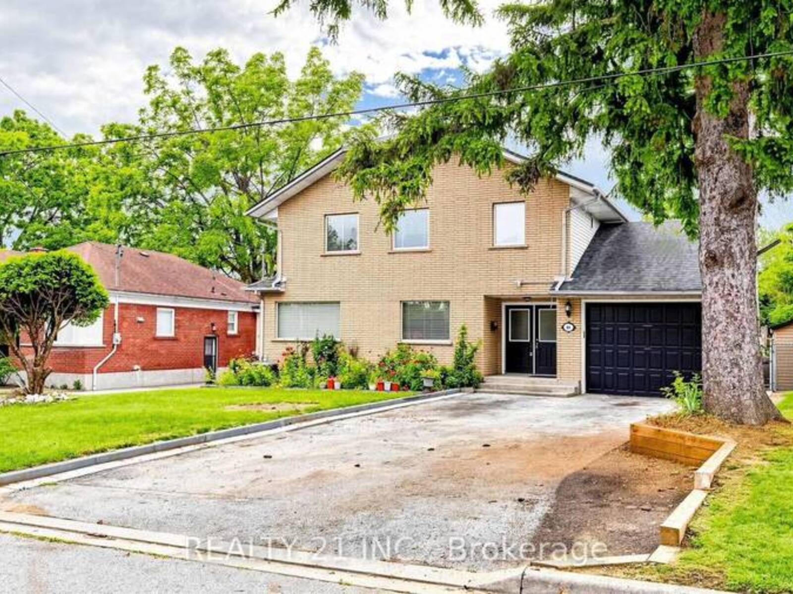 48 MEGAN AVENUE, Toronto, Ontario M1E 4A7