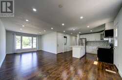 200 FERNDALE DRIVE N | Barrie Ontario | Slide Image Three