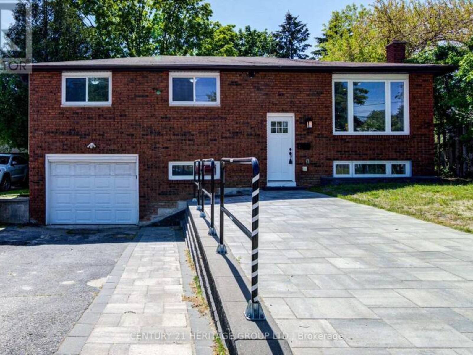 200 FERNDALE DRIVE N, Barrie, Ontario L4N 9W1