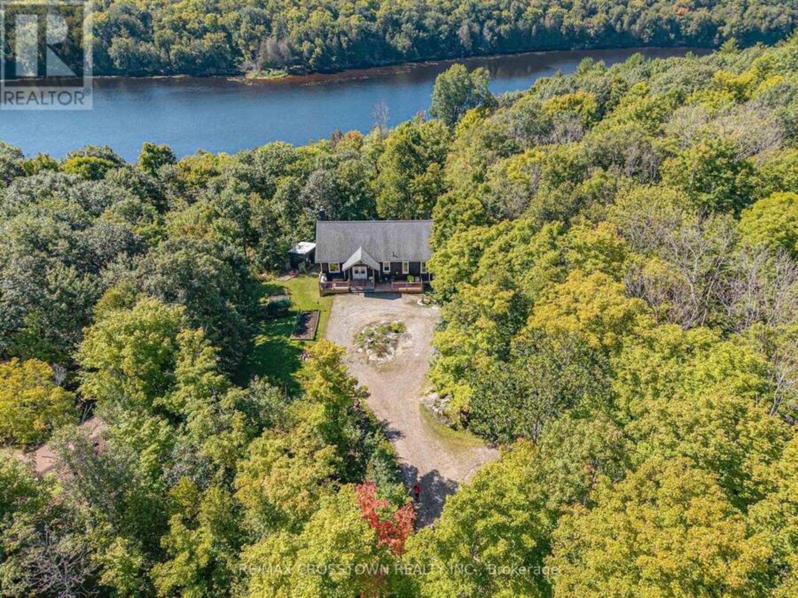 482 EAST POVERTY BAY ROAD, Magnetawan, Ontario P0A 1P0