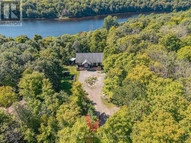 482 EAST POVERTY BAY ROAD Magnetawan Ontario, P0A 1P0 - 3 Bedrooms Waterfront Home For sale