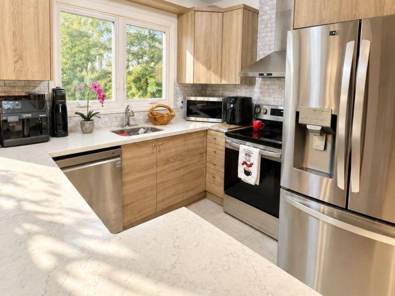 32 HARGRAVE ROAD, Kawartha Lakes, Ontario K0M 2B0