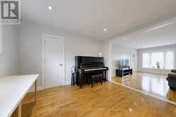 49 KING LOUIS CRESCENT | Toronto Ontario | Slide Image Eight