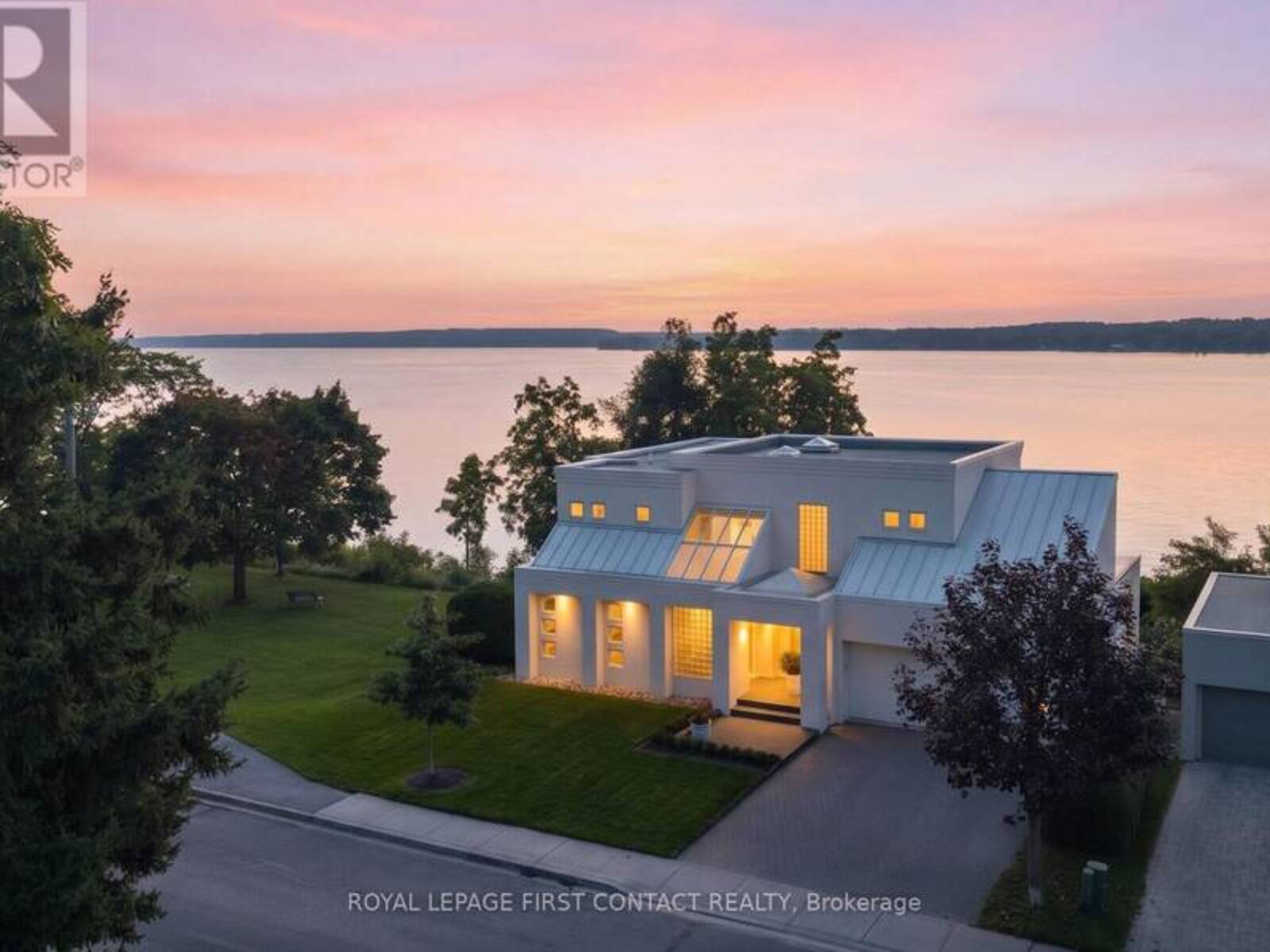 51 KEMPENFELT DRIVE, Barrie, Ontario L4M 1B8