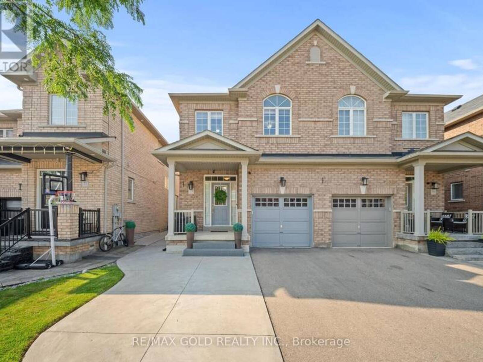 73 LESABRE CRESCENT, Brampton, Ontario L6P 3R4