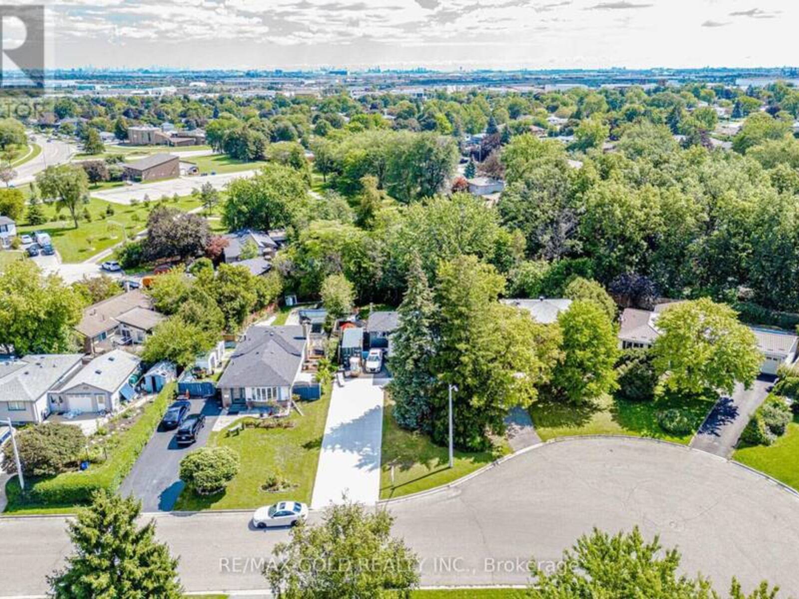44 DELORAINE DRIVE, Brampton, Ontario L6T 1T7