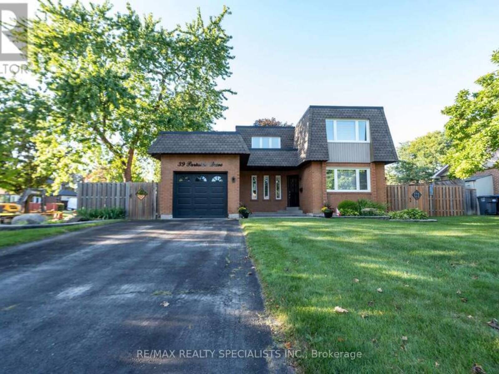 39 PARKSIDE DRIVE, Brampton, Ontario L6Y 2H2