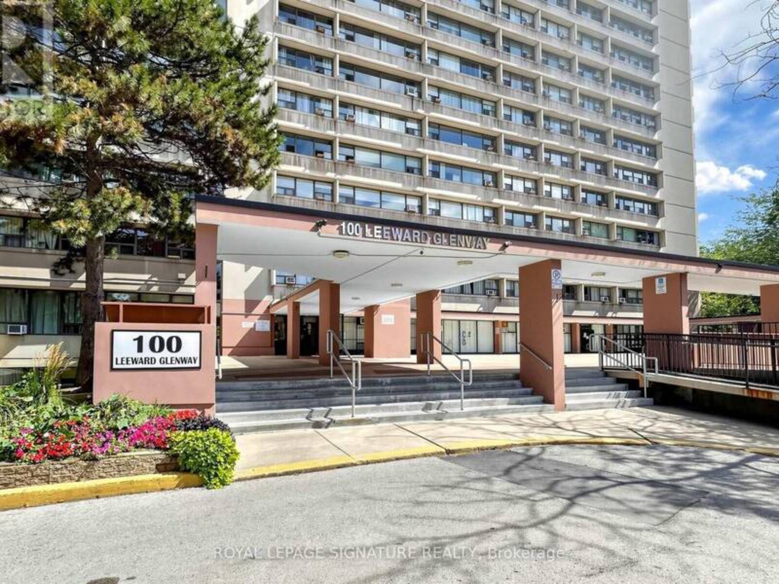 411 - 100 LEEWARD GLENWAY, Toronto, Ontario M3C 2Z1