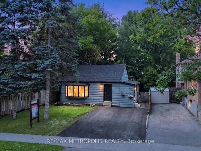 208 PALMERSTON AVENUE Whitby Ontario, L1N 3E7 - 2 Bedrooms Home For Sale