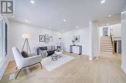 8 SIMSBURY COURT | Markham Ontario | Slide Image Four