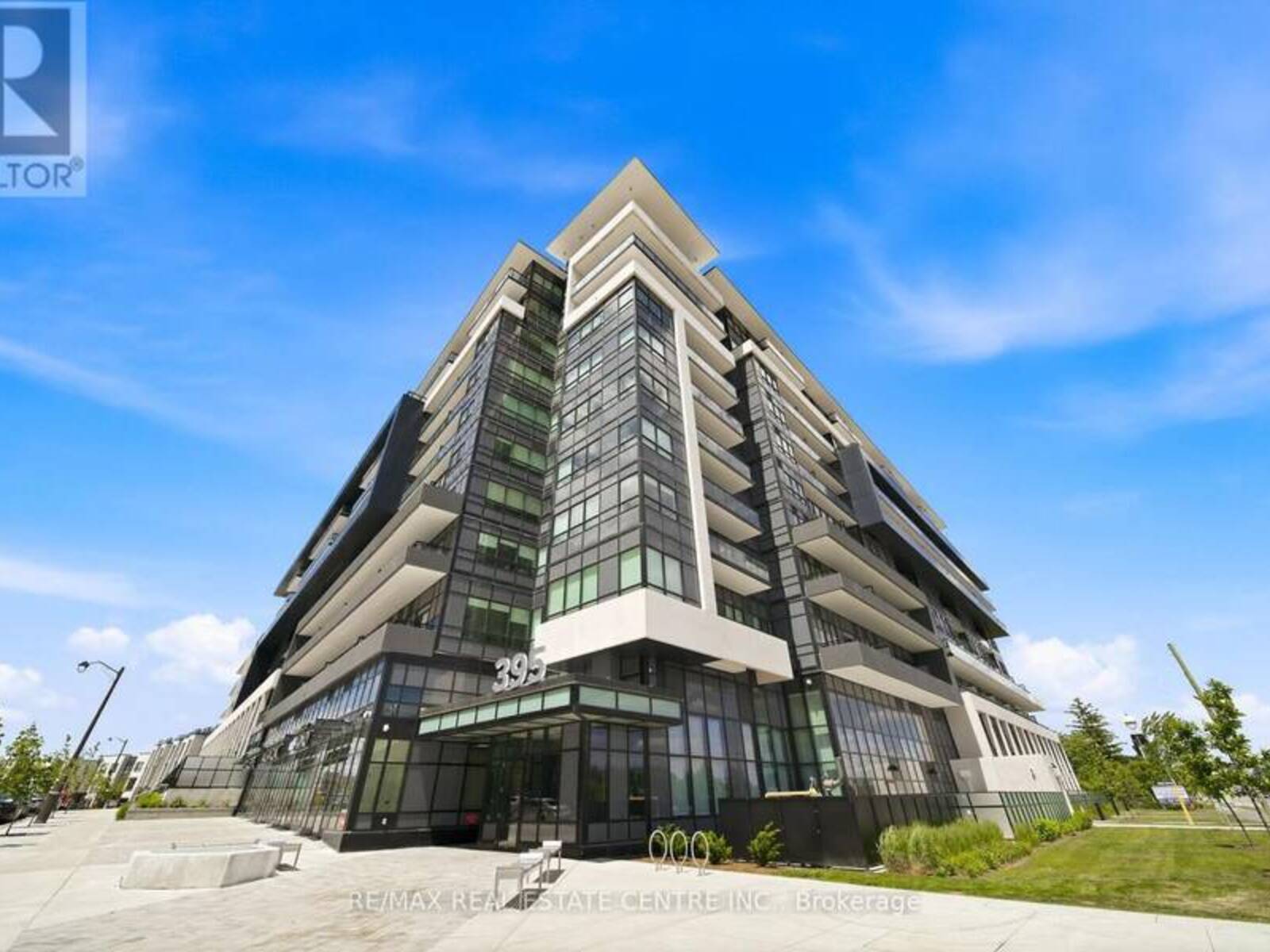 221 - 395 DUNDAS STREET W, Oakville, Ontario L6M 4M2
