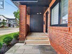 1709 DUNDAS STREET E Toronto Ontario, M4L 1L7