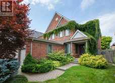 18 WINDBREAK CRESCENT | Whitby Ontario | Slide Image Three