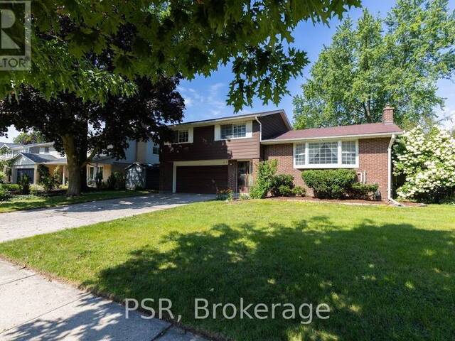 68 HALLIWELL DRIVE Kitchener Ontario, N2B 2M3 - 4 Bedrooms Home For Sale