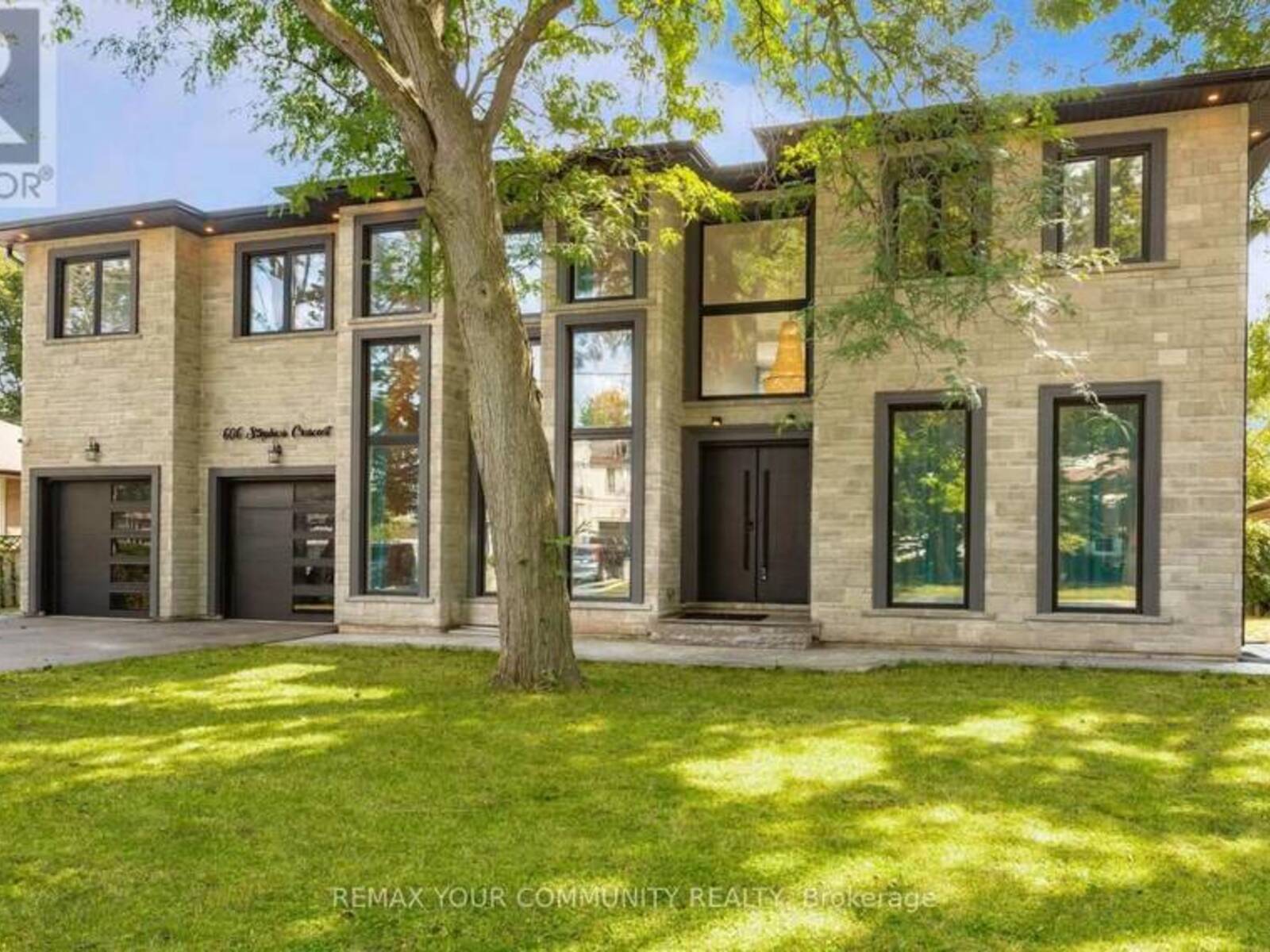 606 STEPHENS CRESCENT, Oakville, Ontario L6K 1Y3