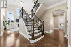 21 SKYLINE TRAIL | Nobleton Ontario | Slide Image Five