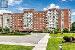 702 - 5 WELDRICK ROAD W | Richmond Hill Ontario | Slide Image Twelve