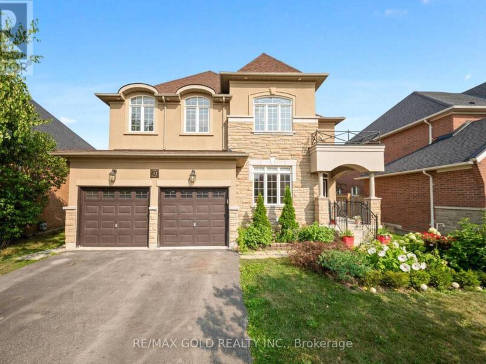 31 FONTAINEBLEU ROAD, Brampton, Ontario L6P 1Z1