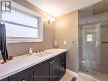 9 BIRCH COURT | Aurora Ontario | Slide Image Thirty