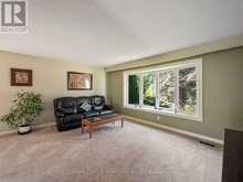 9 BIRCH COURT | Aurora Ontario | Slide Image Seven