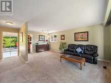 9 BIRCH COURT | Aurora Ontario | Slide Image Nine