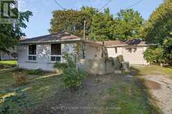 105 BOLTON AVENUE | Newmarket Ontario | Slide Image Two