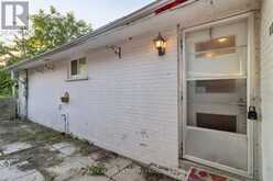 105 BOLTON AVENUE | Newmarket Ontario | Slide Image Thirty-two