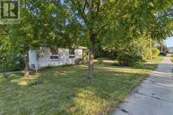 105 BOLTON AVENUE | Newmarket Ontario | Slide Image Four