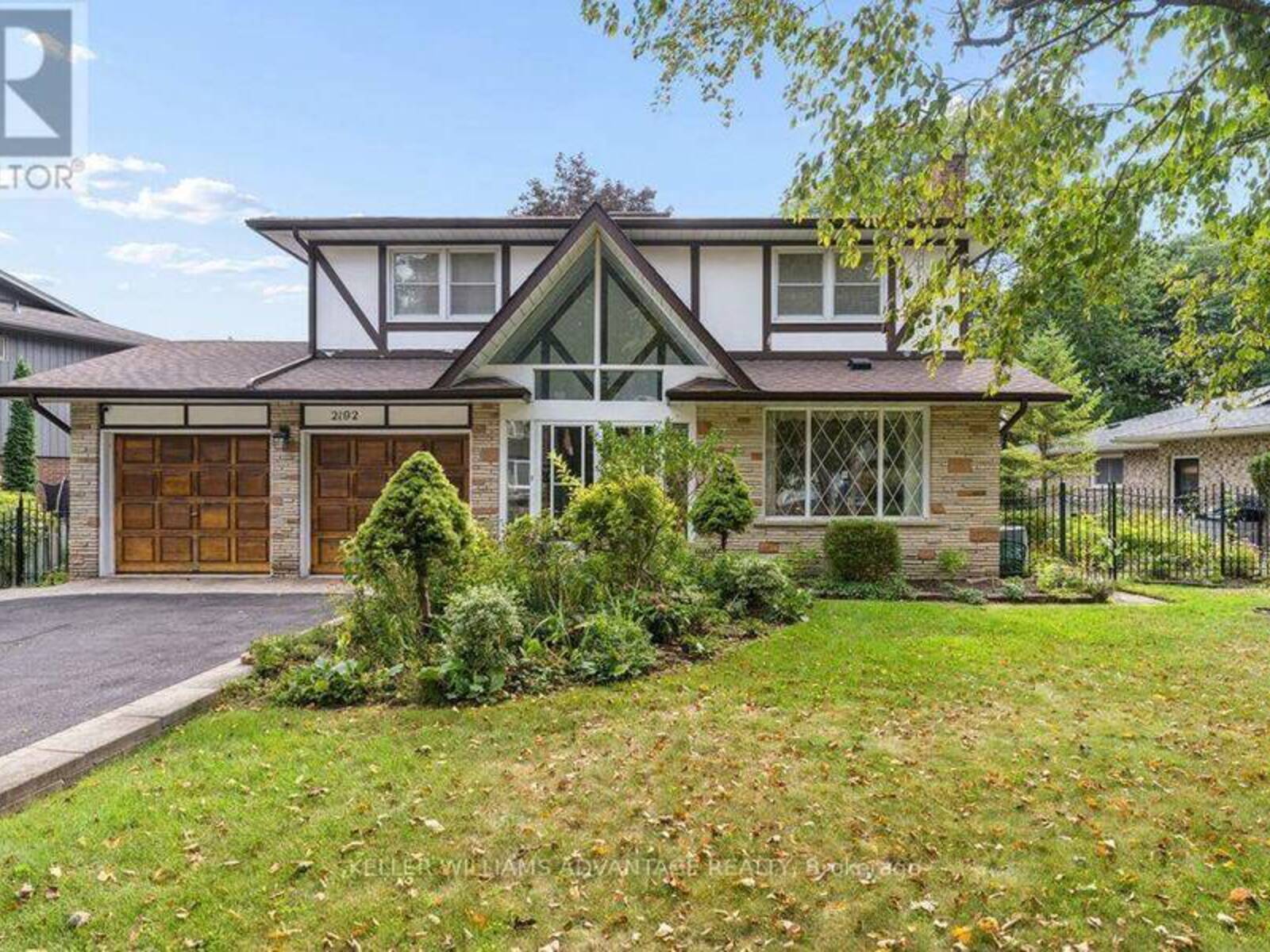 2192 CASTLESTONE COURT, Mississauga, Ontario L5B 1Y1