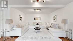 16 CURRY CRESCENT | Halton Hills Ontario | Slide Image Eight