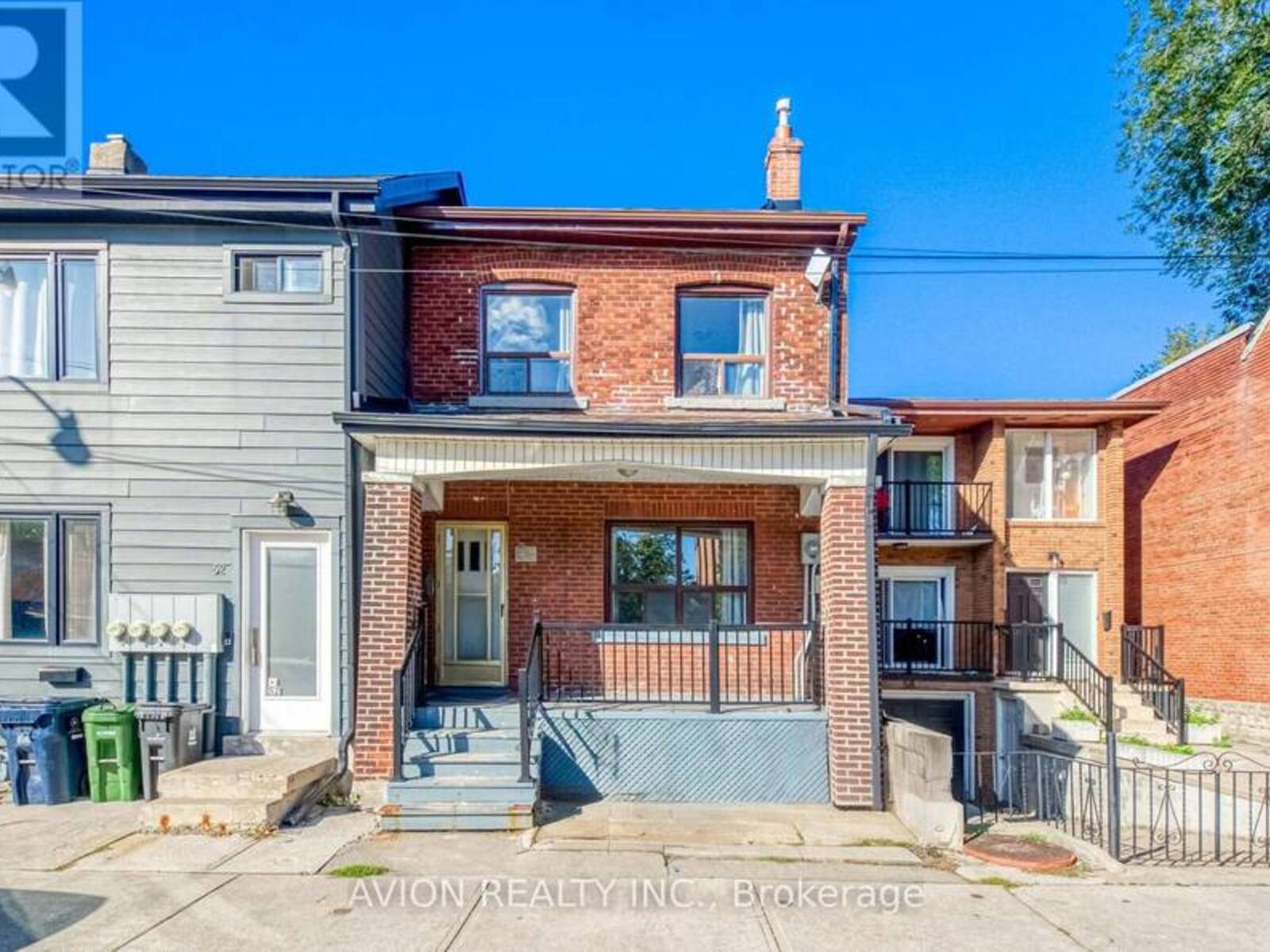 54 RYERSON AVENUE, Toronto, Ontario M5T 2P5