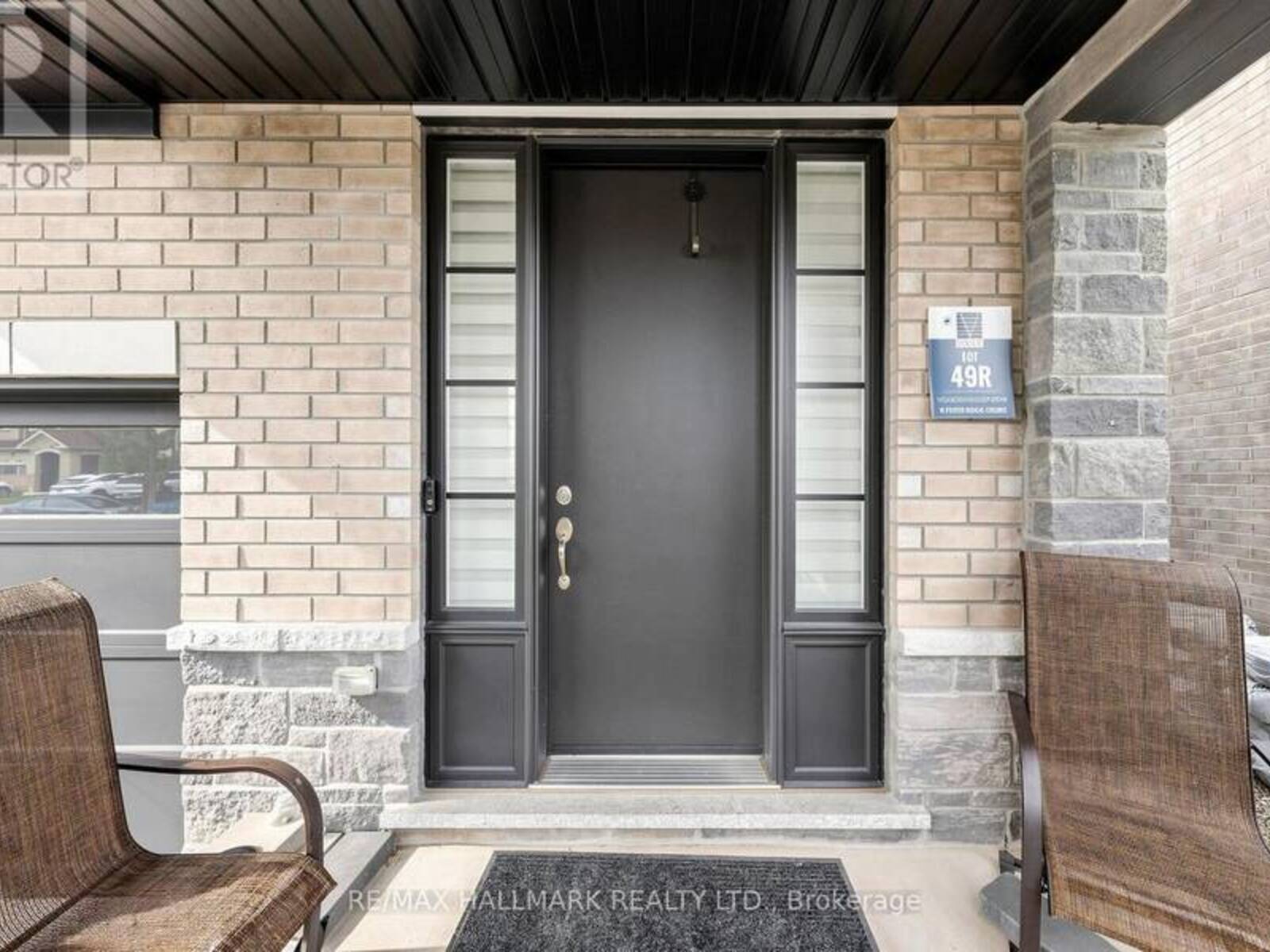 6 PETER HOGG COURT, Whitby, Ontario L1P 0N1
