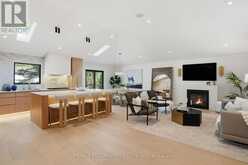 345 RANKIN DRIVE | Burlington Ontario | Slide Image Three