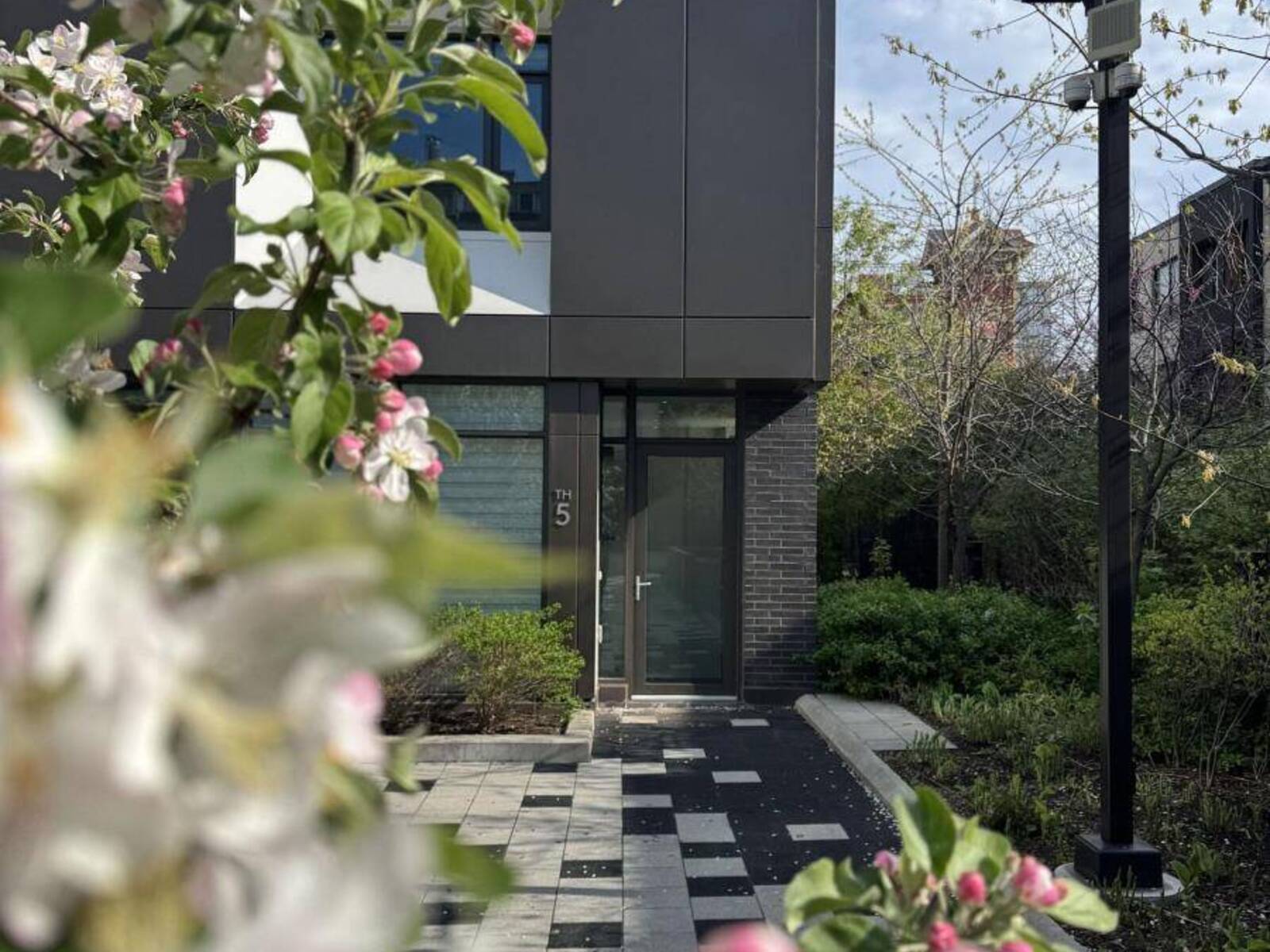 TH05 - 51 PAUL LANE GARDENS, Toronto, Ontario M5T 2H6