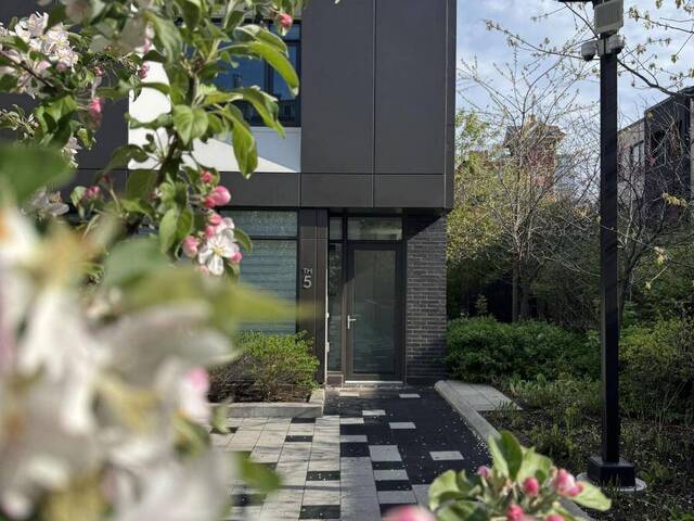 TH05 - 51 PAUL LANE GARDENS Toronto Ontario, M5T 2H6 - 3 Bedrooms Condo For Sale
