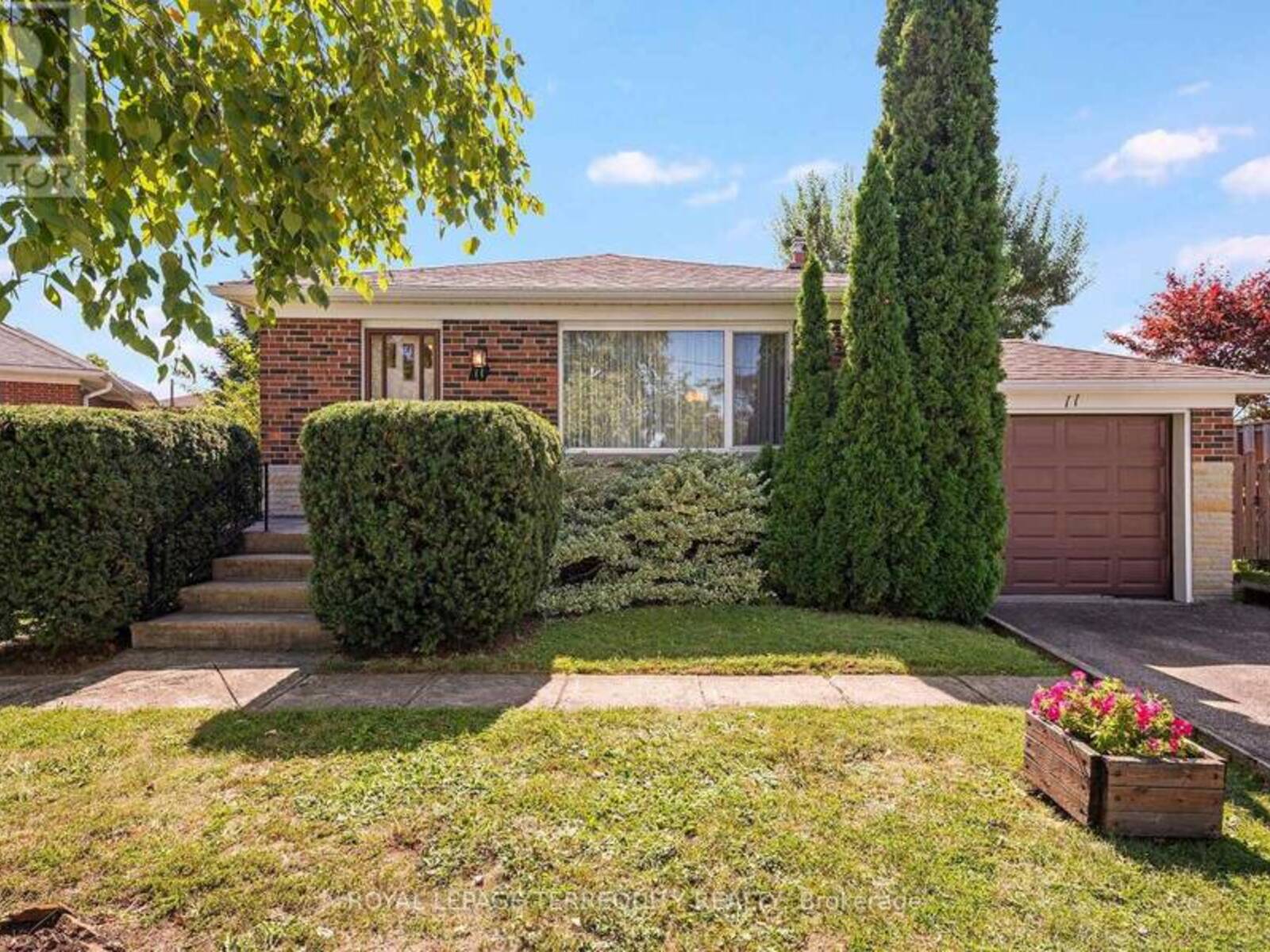 11 PICTON CRESCENT, Toronto, Ontario M3K 1W4