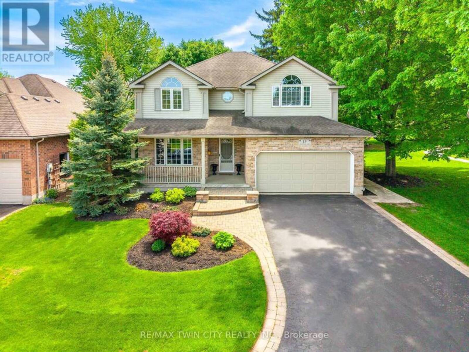 15 CAROLINIAN LANE, Cambridge, Ontario N1S 5B5
