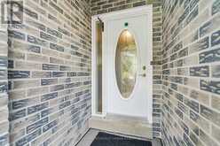190 HILLTOP DRIVE | East Gwillimbury Ontario | Slide Image Three