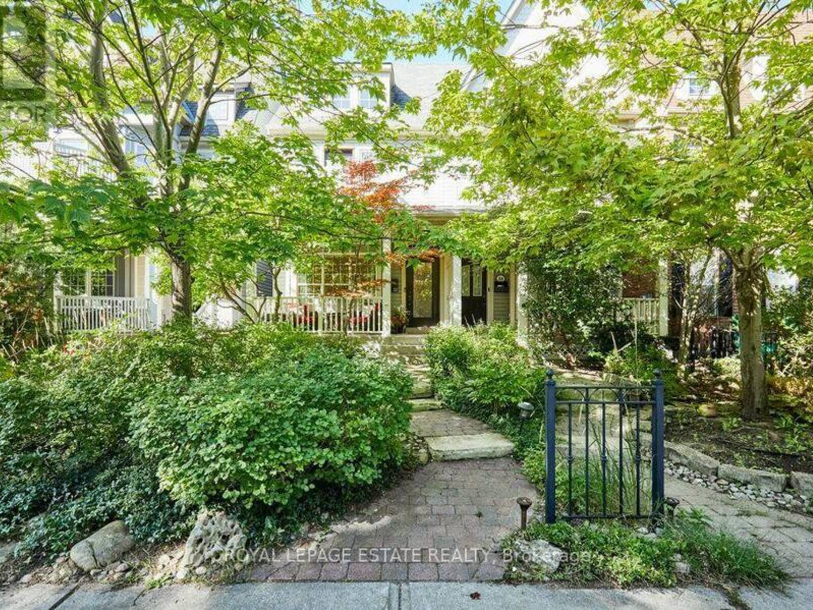 32 JOSEPH DUGGAN ROAD, Toronto, Ontario M4L 3Y2
