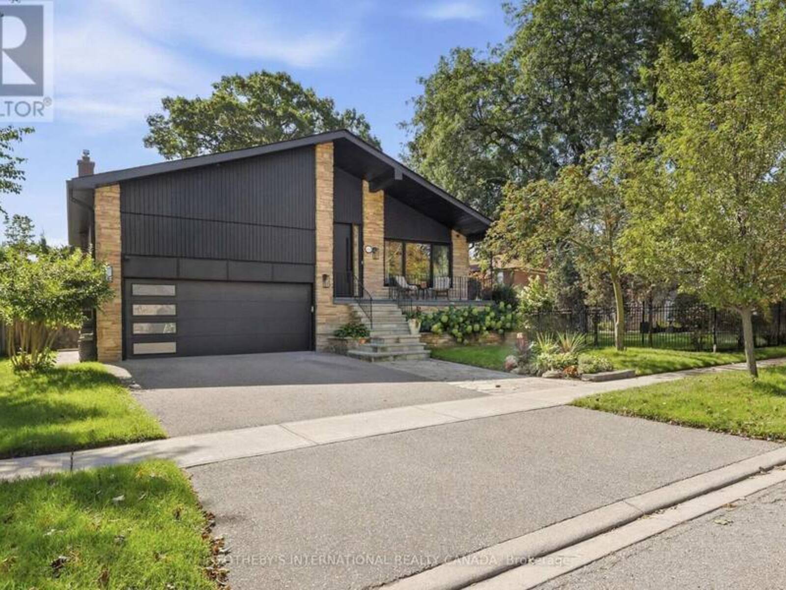 420 ABINGTON AVENUE, Mississauga, Ontario L5A 1L7