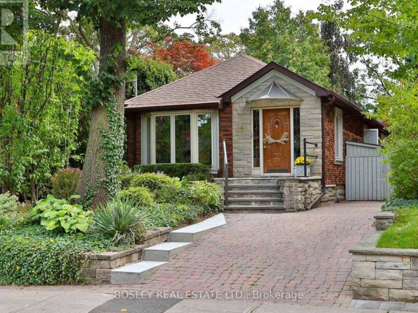 9 CAMERON CRESCENT, Toronto, Ontario M4G 1Z7