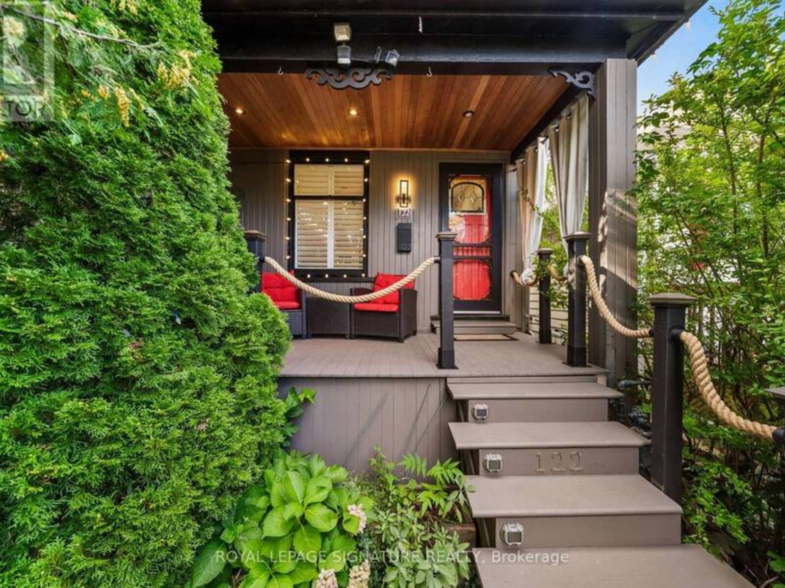 122 DUVERNET AVENUE, Toronto, Ontario M4E 1V4