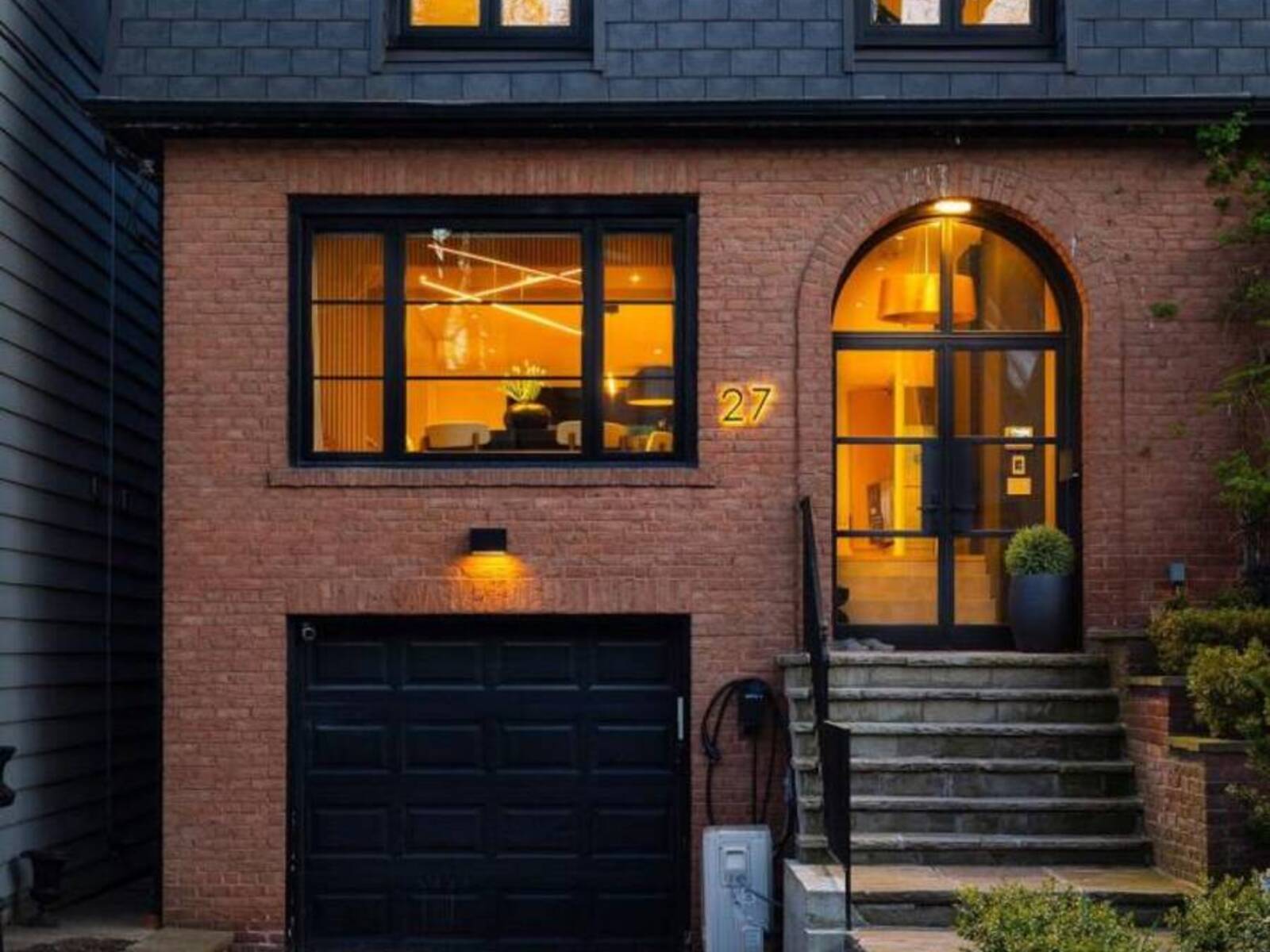 27 BOSWELL AVENUE, Toronto, Ontario M5R 1M5